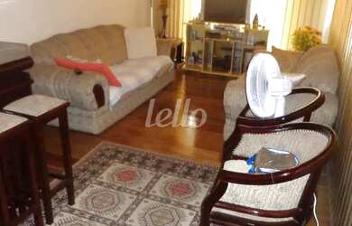 Imagem: A casa possui 4 Dormitórios, 2 Banheiros, 3 Vagas na garagem