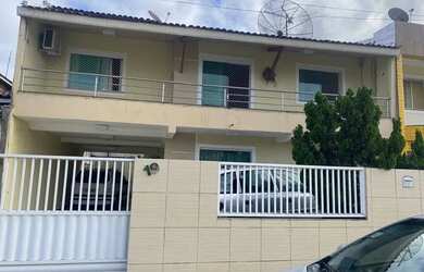 Imagem: A casa possui 3 Dormitórios, 3 Banheiros, 2 Vagas na garagem