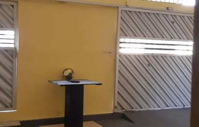 Imagem: A casa possui 3 Dormitórios, 2 Banheiros, 1 Vaga na garagem