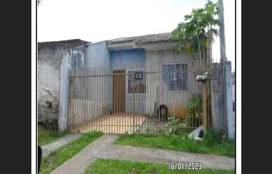 Imagem: A casa possui 1 Dormitório, 1 Banheiro, 1 Vaga na garagem