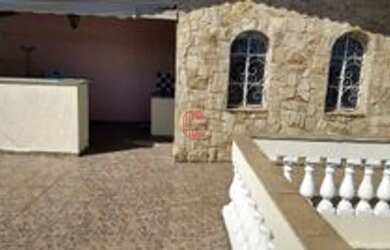 Imagem: A casa possui 3 Dormitórios, 3 Banheiros, 2 Vagas na garagem