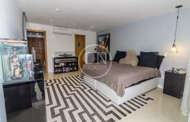 Imagem 14: RIVIERA DEL SOL. Piscina, Varanda, Guarda roupae315m² de Área