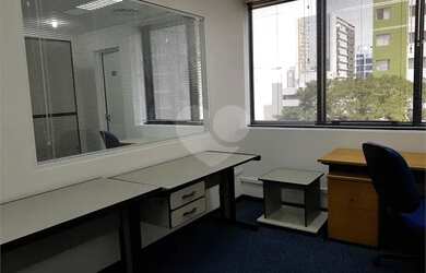 Imagem: O depósito possui 2 Vagas na garagem e 60m² de Área e está