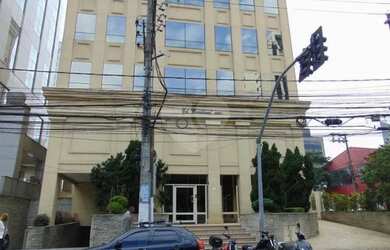 Imagem: O depósito possui 5 Vagas na garagem e 182m² de Área e está