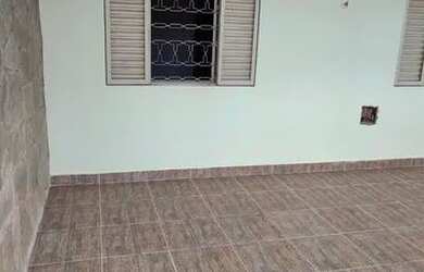 Imagem: A casa possui 3 Dormitórios, 2 Banheiros, 3 Vagas na garagem