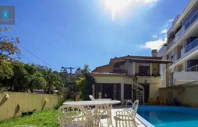 Imagem: A casa possui 4 Dormitórios, 4 Banheiros, 3 Vagas na garagem