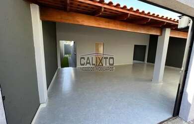 Imagem: A casa possui 3 Dormitórios, 1 Banheiro, 4 Vagas na garagem