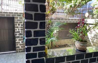 Imagem: A casa para alugar possui 3 Dormitórios, 2 Banheiros, 2 Vagas