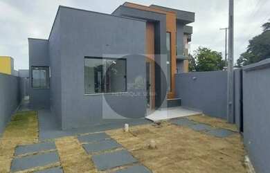 Imagem: A casa possui 3 Dormitórios, 1 Banheiro, 2 Vagas na garagem