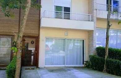 Imagem: A casa em condomínio possui 4 Dormitórios, 4 Banheiros, 2