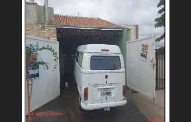 Imagem: A casa possui 1 Dormitório, 1 Banheiro, 1 Vaga na garagem