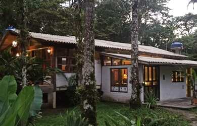 Imagem: A casa possui 2 Dormitórios, 1 Banheiro, 3 Vagas na garagem