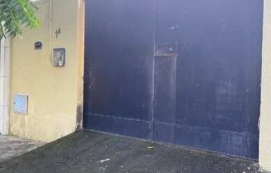 Imagem: A casa possui 2 Dormitórios, 1 Banheiro, 1 Vaga na garagem