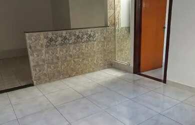 Imagem: A casa possui 3 Dormitórios, 2 Banheiros e 1 Vaga na garagem