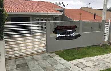 Imagem: A casa possui 3 Dormitórios, 3 Banheiros, 4 Vagas na garagem