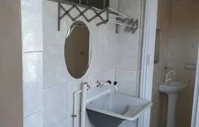 Imagem: A casa possui 2 Dormitórios, 1 Banheiro e está localizado