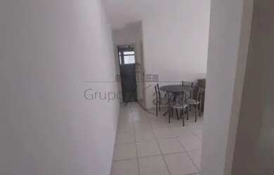 Imagem: O apartamento possui 1 Dormitório, 1 Banheiro, 1 Vaga na garagem