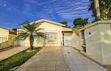 Imagem: A casa em condomínio possui 3 Dormitórios, 2 Banheiros, 2