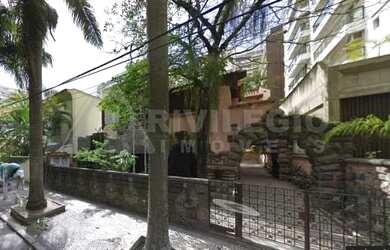 Imagem: A casa possui 1 Dormitório, 1 Banheiro, 1 Vaga na garagem