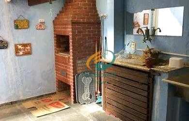 Imagem: A casa possui 4 Dormitórios, 3 Banheiros, 2 Vagas na garagem