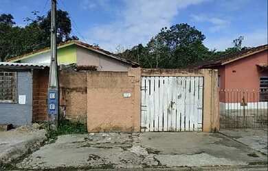 Imagem: A casa possui 2 Dormitórios, 1 Banheiro, 1 Vaga na garagem