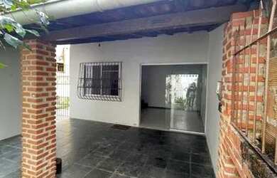 Imagem: A casa possui 3 Dormitórios, 3 Banheiros, 1 Vaga na garagem