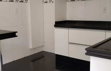 Imagem: A casa possui 2 Dormitórios, 2 Banheiros, 5 Vagas na garagem