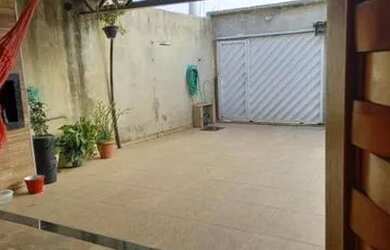 Imagem: A casa possui 3 Dormitórios, 2 Banheiros, 1 Vaga na garagem