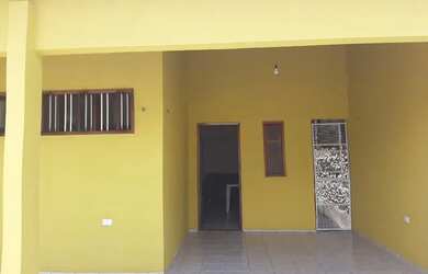 Imagem: A casa possui 3 Dormitórios, 2 Banheiros, 2 Vagas na garagem