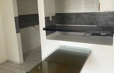 Imagem: O apartamento possui 1 Dormitório, 1 Banheiro, 1 Vaga na garagem