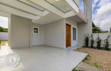 Imagem: A casa possui 3 Dormitórios, 3 Banheiros, 2 Vagas na garagem