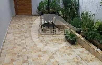 Imagem: A casa possui 3 Dormitórios, 3 Banheiros, 3 Vagas na garagem