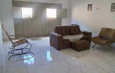 Imagem: A casa possui 2 Dormitórios, 1 Banheiro, 1 Vaga na garagem