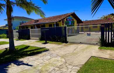 Imagem: A casa possui 2 Dormitórios, Acomodam 5 pessoas, 1 Vaga na