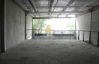 Imagem: O depósito à venda possui 3 Vagas na garagem, 702m² de Área