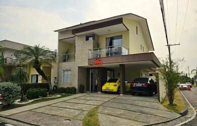 Imagem: A casa em condomínio possui 4 Dormitórios, 1 Banheiro, 4 Vagas