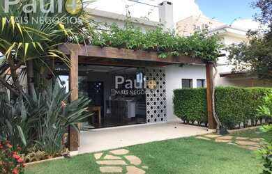 Imagem: A casa em condomínio possui 3 Dormitórios, 1 Banheiro, 4 Vagas