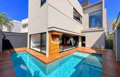 Imagem: A casa em condomínio possui 5 Dormitórios, 5 Banheiros, 5