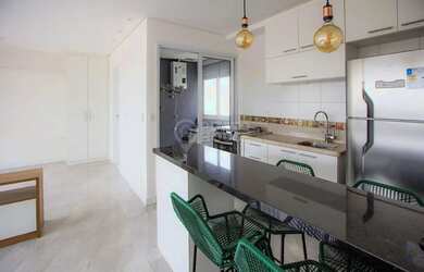 Imagem: O apartamento possui 1 Dormitório, 1 Banheiro, 1 Vaga na garagem