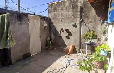 Imagem: A casa possui 2 Dormitórios, 1 Banheiro e 120m² de Área e