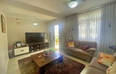 Imagem: A casa possui 4 Dormitórios, 3 Banheiros, 3 Vagas na garagem