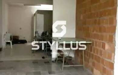 Imagem: A casa possui 2 Banheiros, 2 Vagas na garagem, 321m² de Área