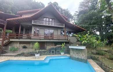 Imagem: A casa em condomínio possui 4 Dormitórios, 4 Banheiros, 5