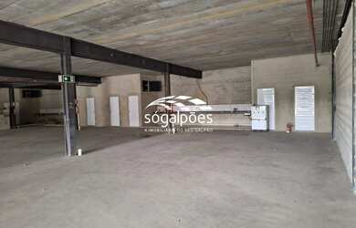 Imagem: O depósito possui 5 Vagas na garagem e 154m² de Área e está