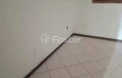 Imagem: A casa possui 3 Dormitórios, 1 Banheiro, 2 Vagas na garagem