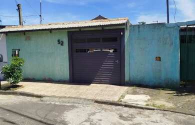 Imagem: A casa possui 2 Dormitórios, 1 Banheiro, 1 Vaga na garagem