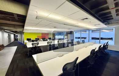 Imagem: O depósito possui 5 Vagas na garagem, 1.287m² de Área e