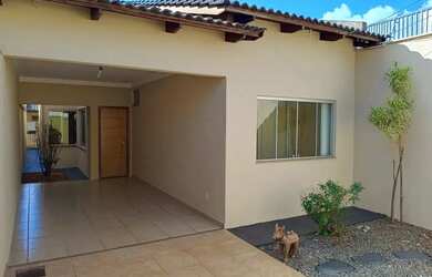 Imagem: A casa à venda possui 3 Dormitórios, 3 Banheiros, 3 Vagas