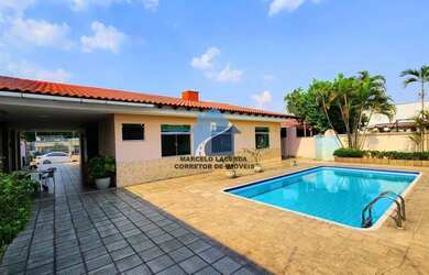 Imagem: A casa possui 3 Dormitórios, 4 Banheiros, 3 Vagas na garagem