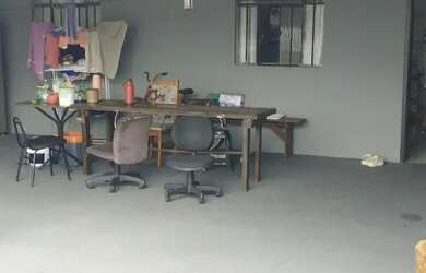 Imagem: A casa possui 4 Dormitórios, 1 Banheiro, 4 Vagas na garagem